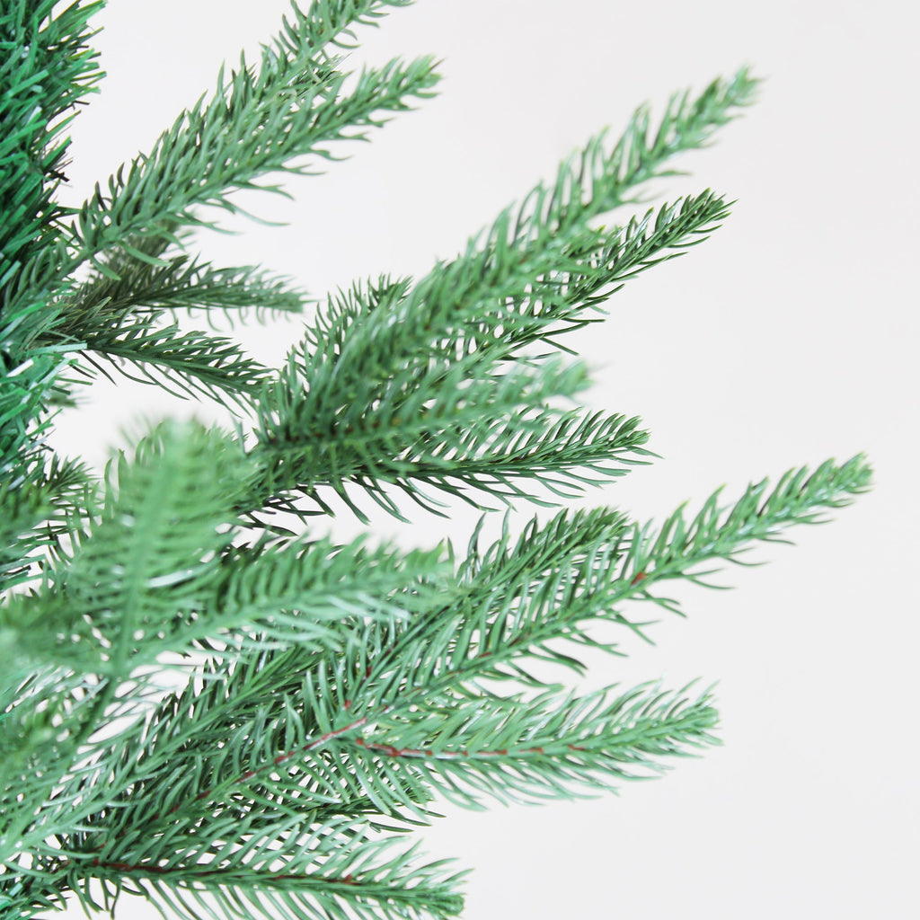 7FT Curved Christmas Tree – an 84-inch green Christmas tree featuring